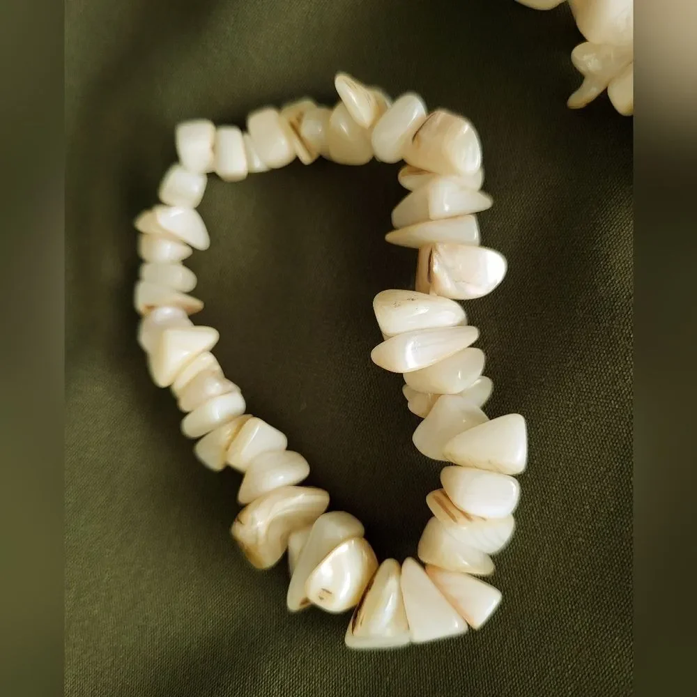 Vintage Cream Shell Chip Necklace & Bracelet Set